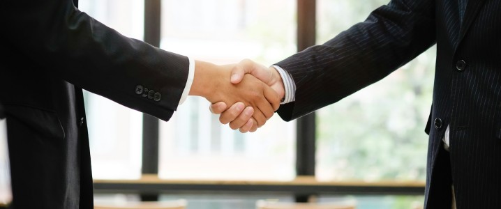 India’s Biggest Refiner Partners with World’s Top Crude Trader