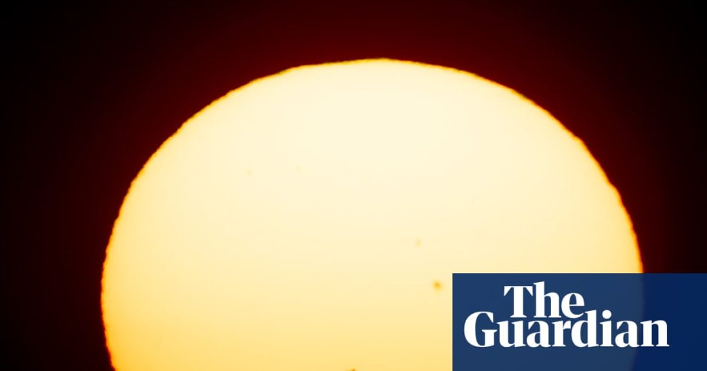 BoM says October will be hottest ever for Queensland and NT as heat records tumble | Australia weather