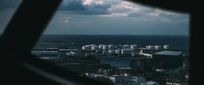 Oil Prices Plunge 2.5% as OPEC, IEA Outlooks Point to Softer Market