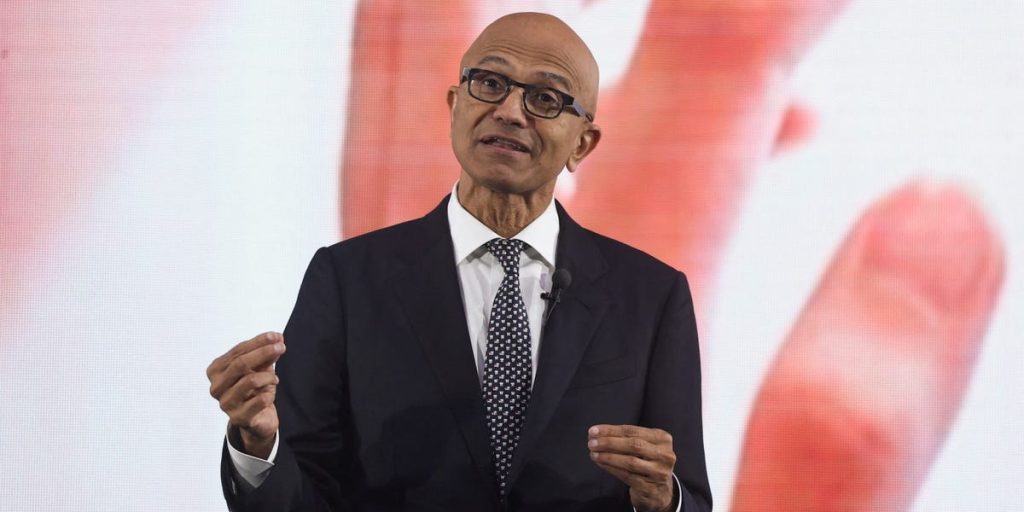 Microsoft CEO Taps Advisor to ‘Rethink’ Its Business for AI Era: Memo