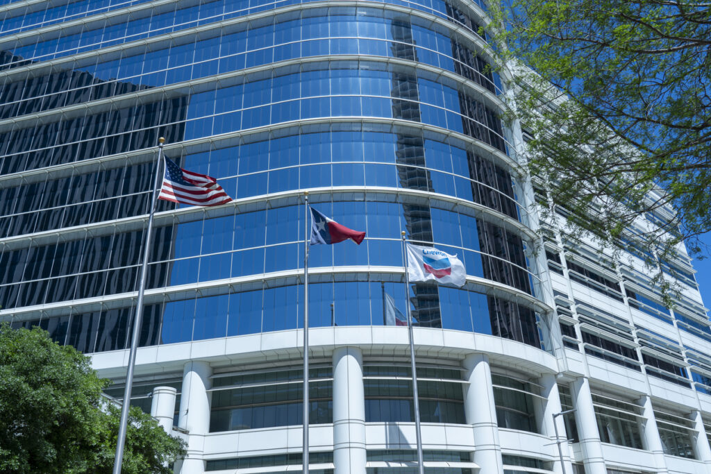 Chevron forecasts tighter pressure on oil than LNG in 2026 as global supply ramps up – Oil & Gas 360