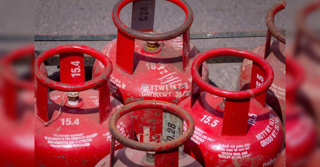Commercial LPG cylinder prices cut across metros from November 1, ATF prices hiked nearly 1%, ETEnergyworld