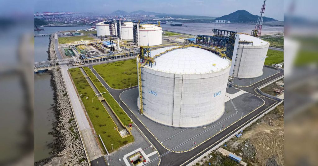 India’s Natural Gas Production Declines While LNG Imports Increase in September 2025, ETEnergyworld