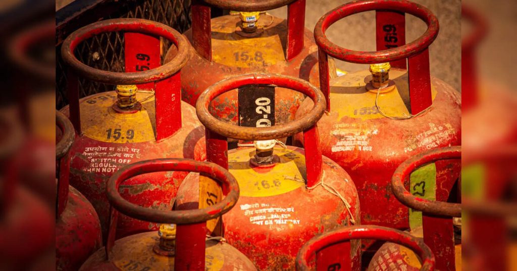 Oil Companies Grapple with ₹53,700 Crore LPG Losses as Subsidies Fall Short, ETEnergyworld