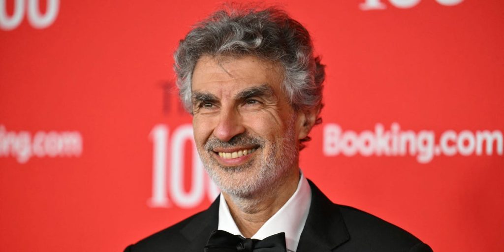 Godfather of AI Shares Advice to His Grandson in the Age of AI: Be a ‘Beautiful Human’