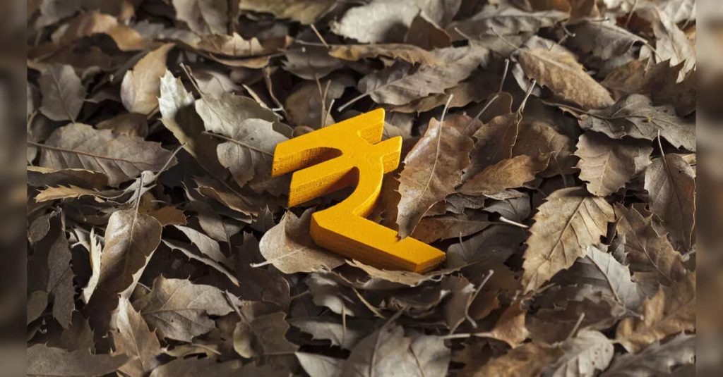 Rupee falls 23 paise to 89.94 against US dollar in early trade, ETEnergyworld