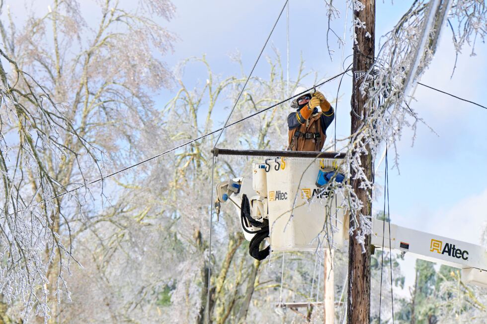 Crews work to restore power as more icy temperatures descend on South