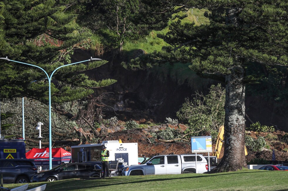 6 holidaymakers at popular New Zealand resort are presumed dead after landslip
