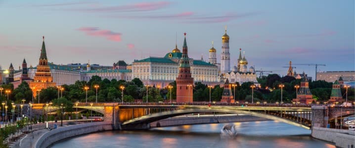 Russia to Tighten Budget Fiscal Rule as Oil and Gas Revenues Plunge