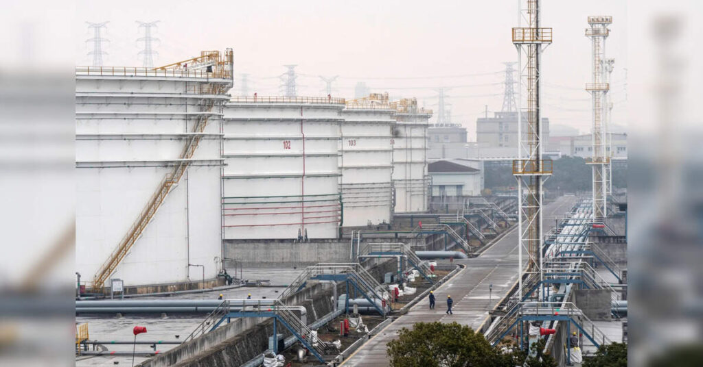 Russia, Iran cut oil prices for China as stock piles up, ETEnergyworld