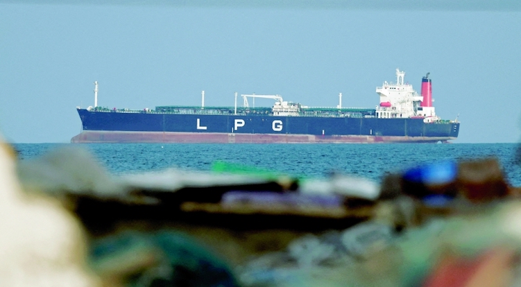 Oil Prices and Asian Markets Dip, But Strikes Continue in Iran War