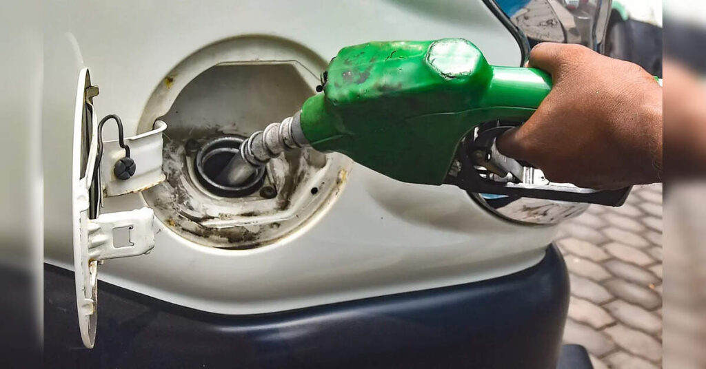 Petroleum ministry suspends Tamil Nadu petrol pump on report of giving fuel in loose container, ETEnergyworld